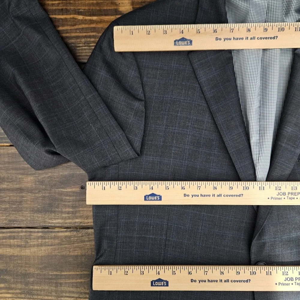 Tommy Hilfiger Men's Sport Coat Blazer Two Button Gray Plaid Wool Blend Size 44R